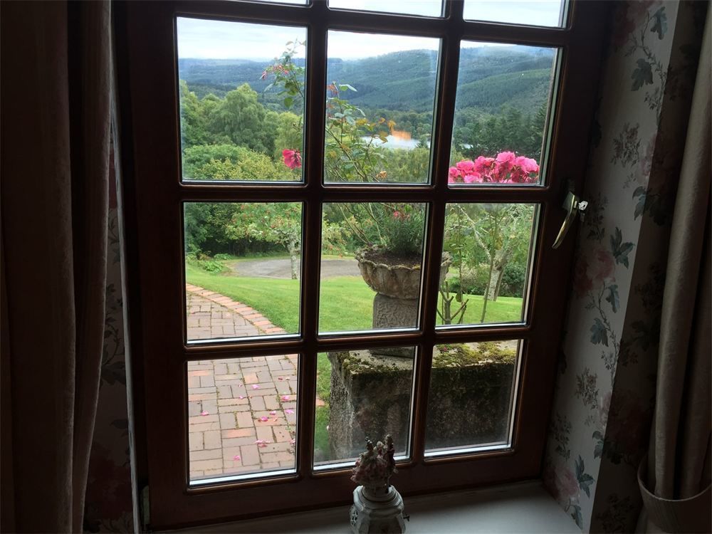 דרמנדרוכיט Highland Bear Lodge & Luxury Bear Huts מראה חיצוני תמונה