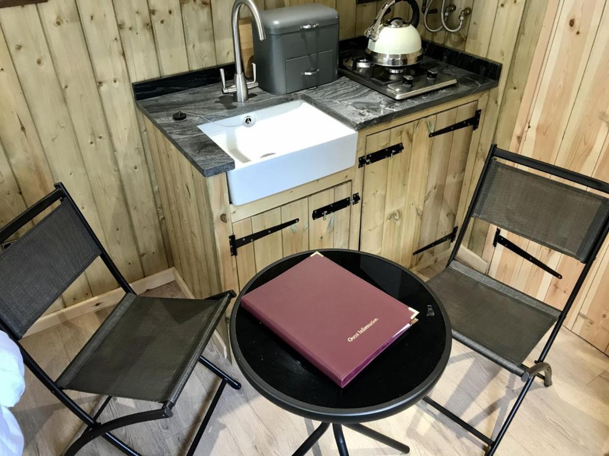 דרמנדרוכיט Highland Bear Lodge & Luxury Bear Huts מראה חיצוני תמונה